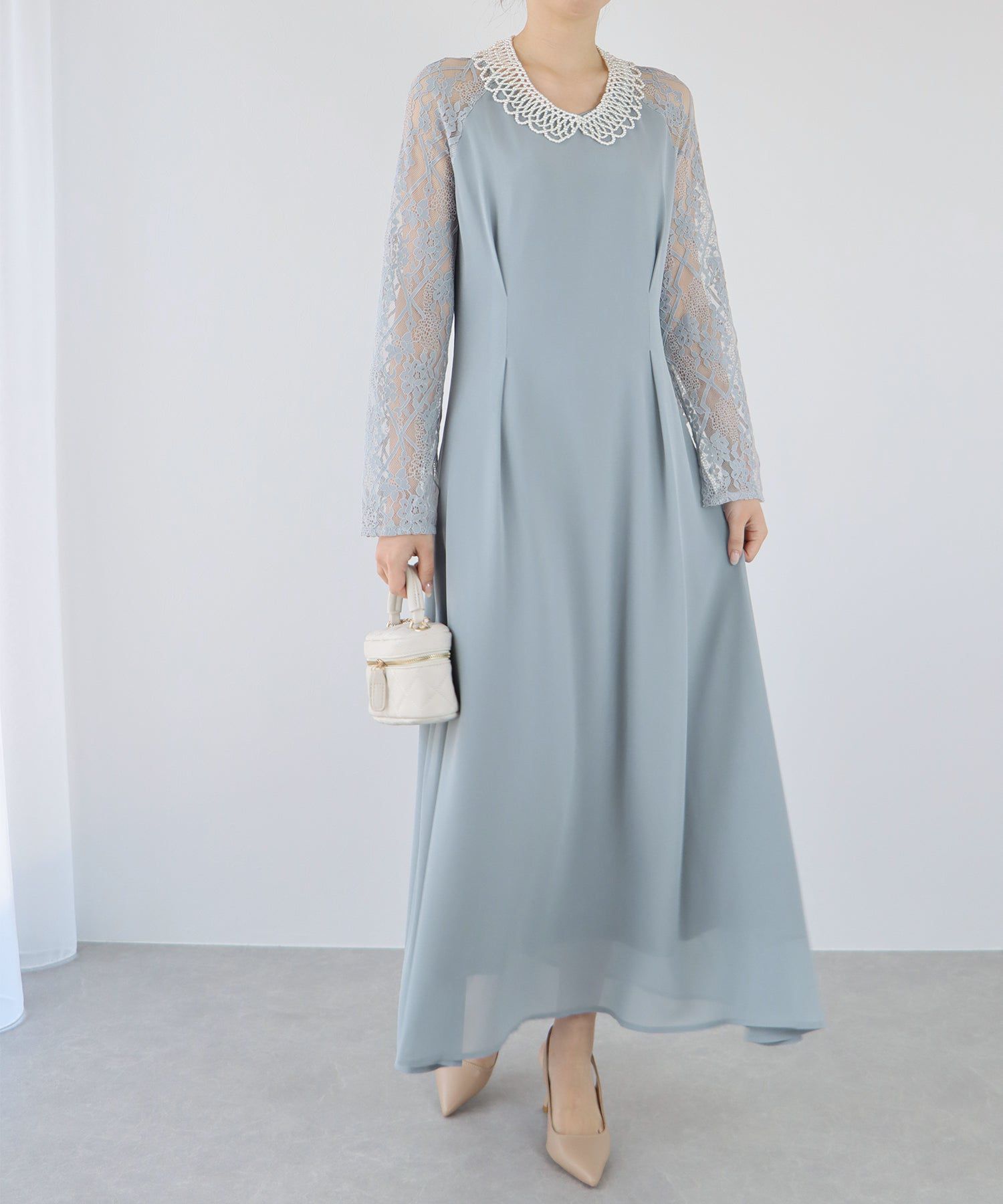 日本 BLUE EAST - 優雅V領蕾絲袖拼接洋裝-經典黑