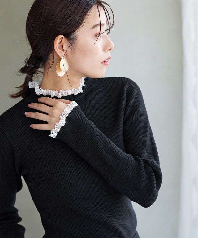 日本 BELLUNA - 蕾絲木耳領拼接針織上衣-條紋x白