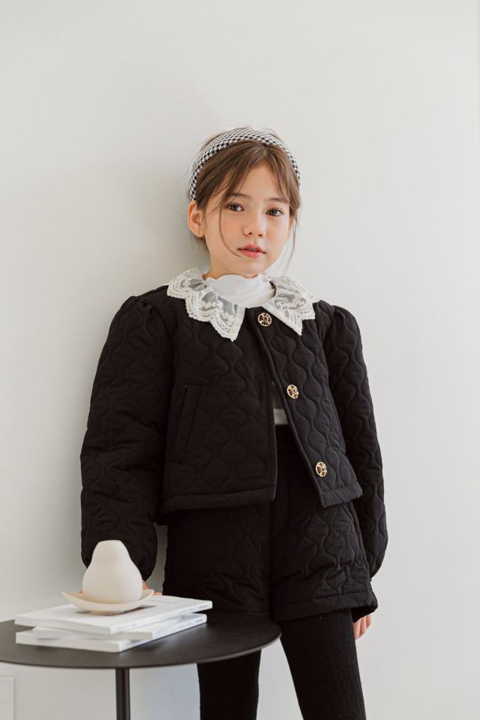 韓國 Berryberry - 高貴圓形壓紋短褲-奶油白