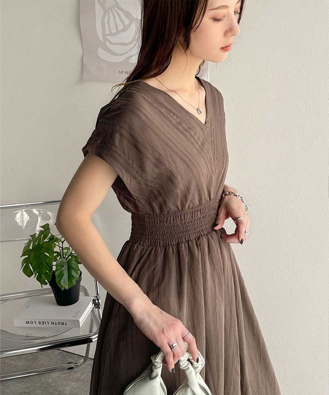 日本 Classical Elf - 氣質V領縮腰修身短袖洋裝-淺米杏