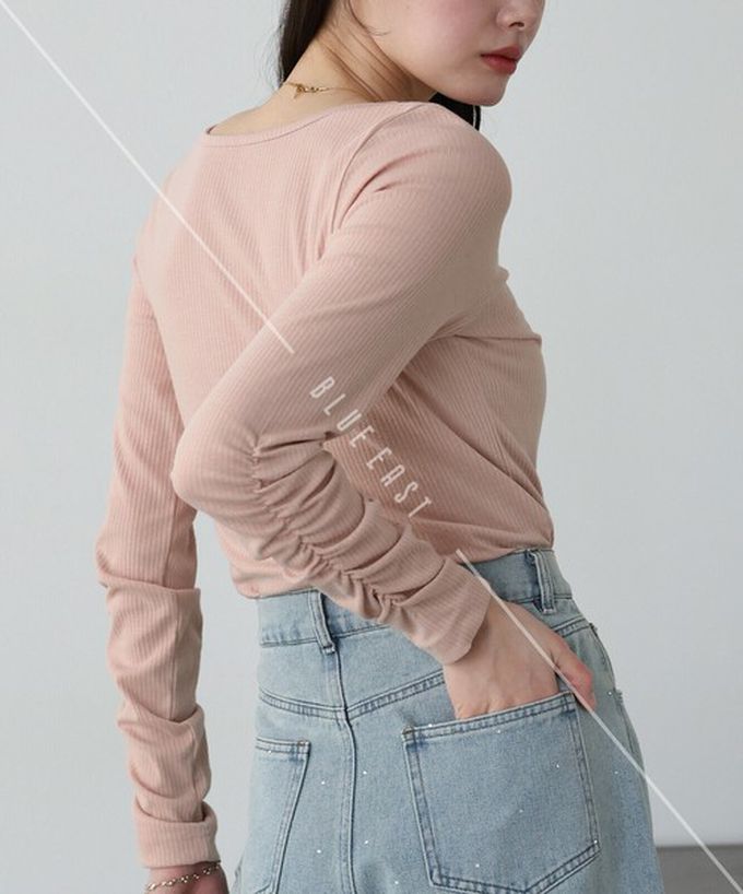 日本 BLUE EAST - 個性皺褶顯瘦U領合身長袖上衣-咖啡