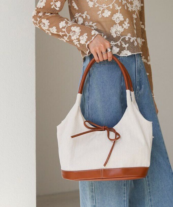 日本 Bab - 異素材成熟感蝴蝶結氣質手提包-藍x黑