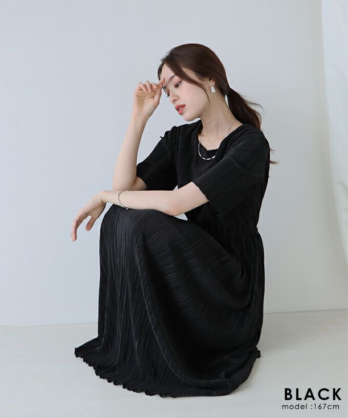日本 BLUE EAST - 微光澤細摺縮腰短袖洋裝-黑