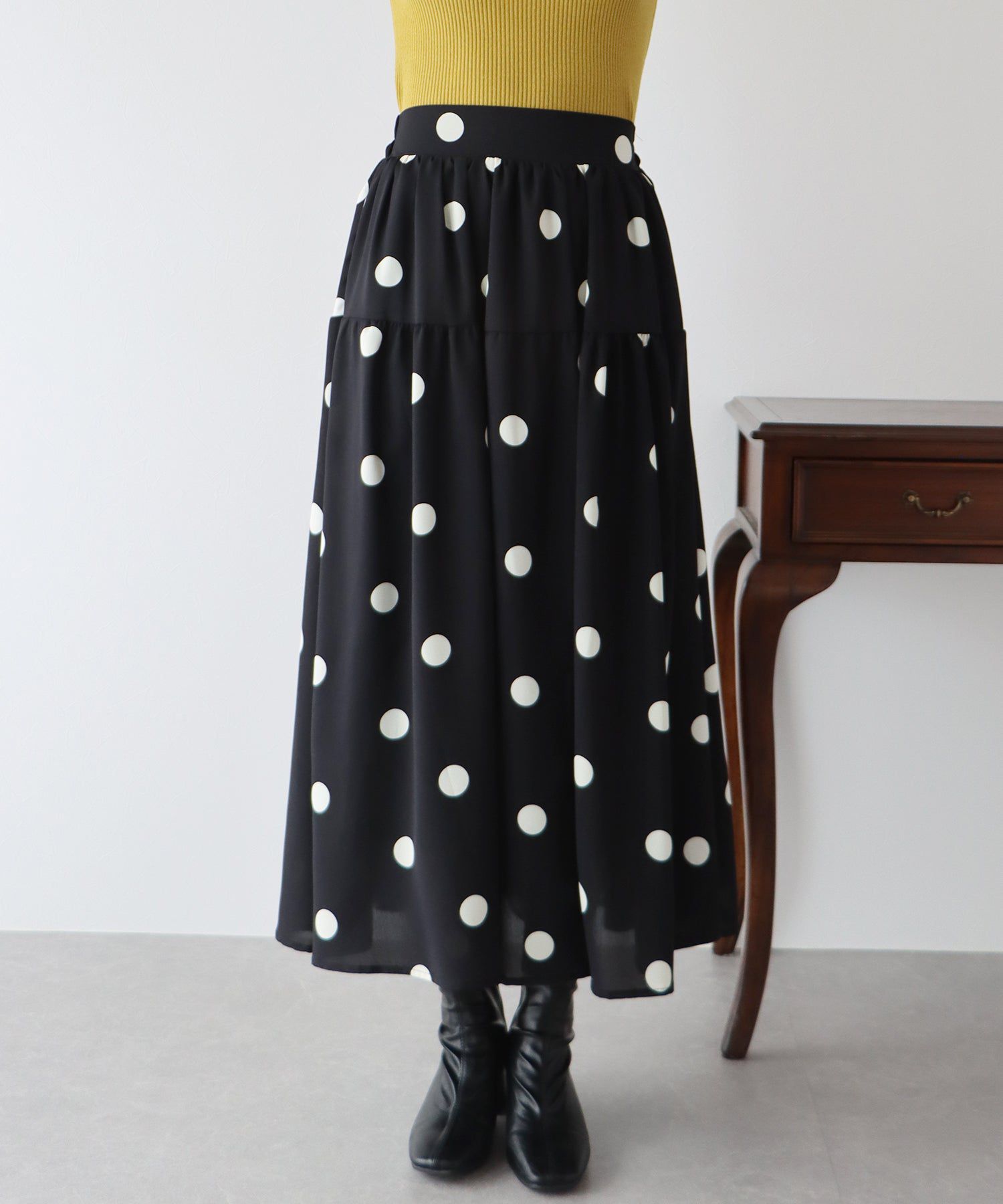 日本 BLUE EAST - 時尚波普點點修身長裙-黑