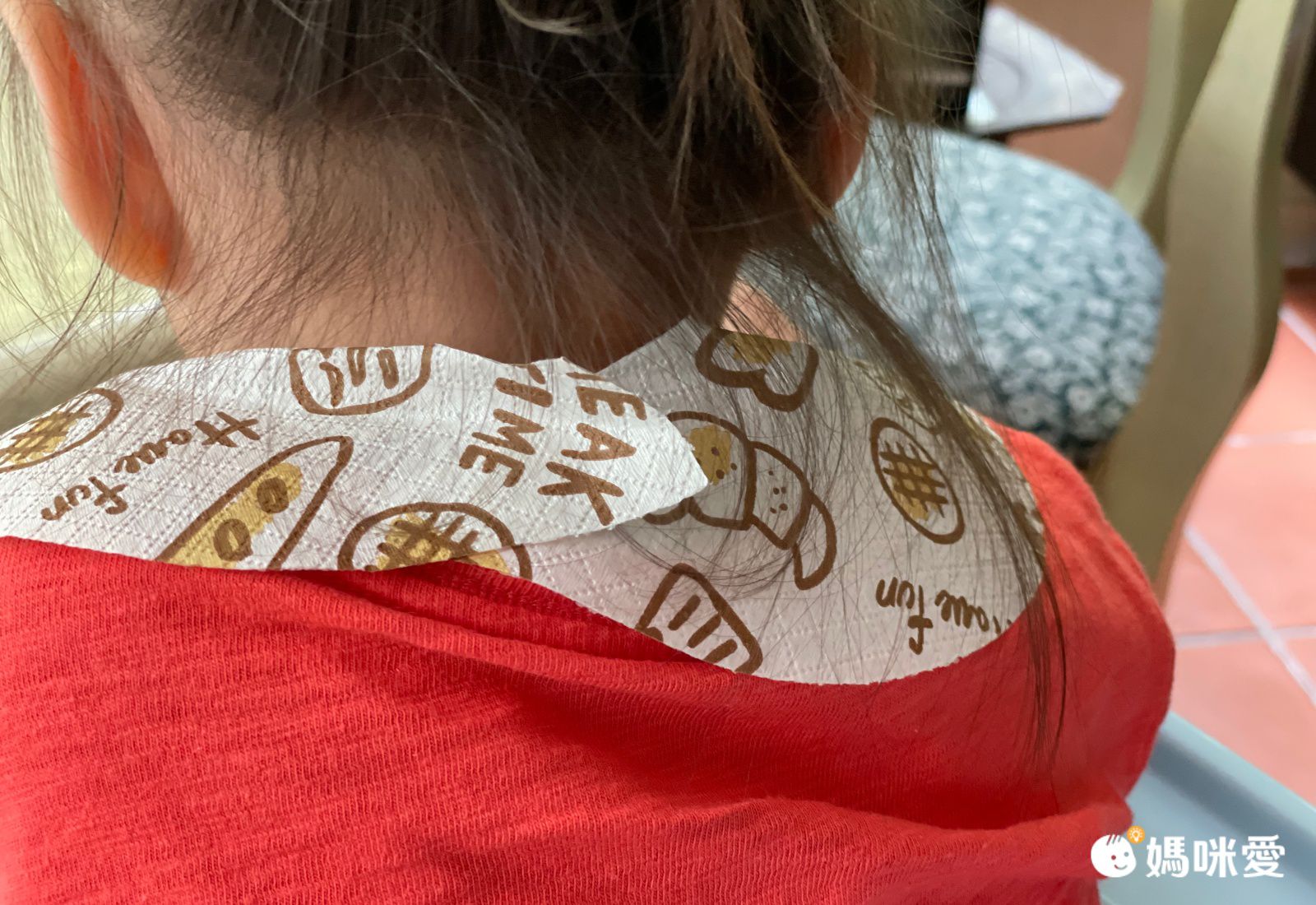 akachan honpo - 拋棄式嬰幼兒圍兜25片入-麵包-34×23cm