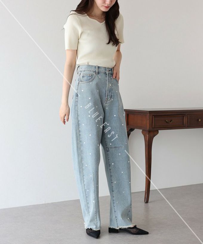 日本 BLUE EAST - 下襬流蘇閃耀愛心錐形美腳丹寧褲-淺藍