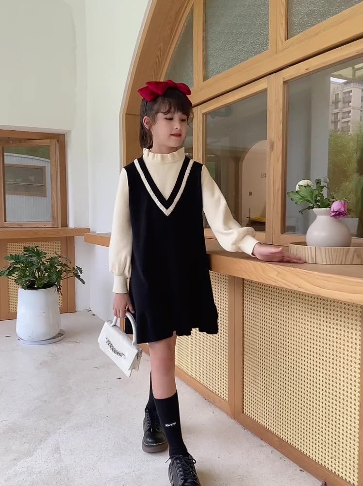 假兩件V領泡泡袖毛衣連身裙-黑色