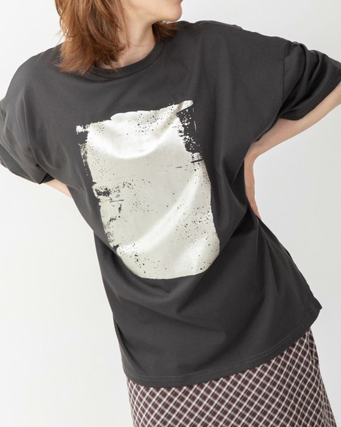 日本 gleam - 燙金光澤廓形寬版天竺棉短袖T恤-銀x炭灰