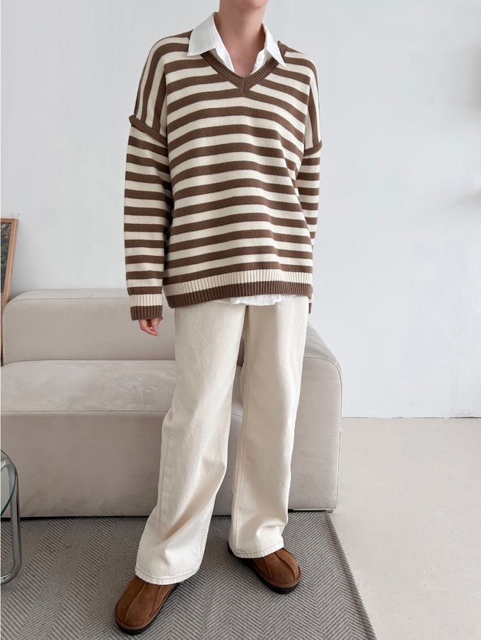 韓國女裝連線 - 休閒落肩V領橫紋針織上衣-咖啡 (FREE)