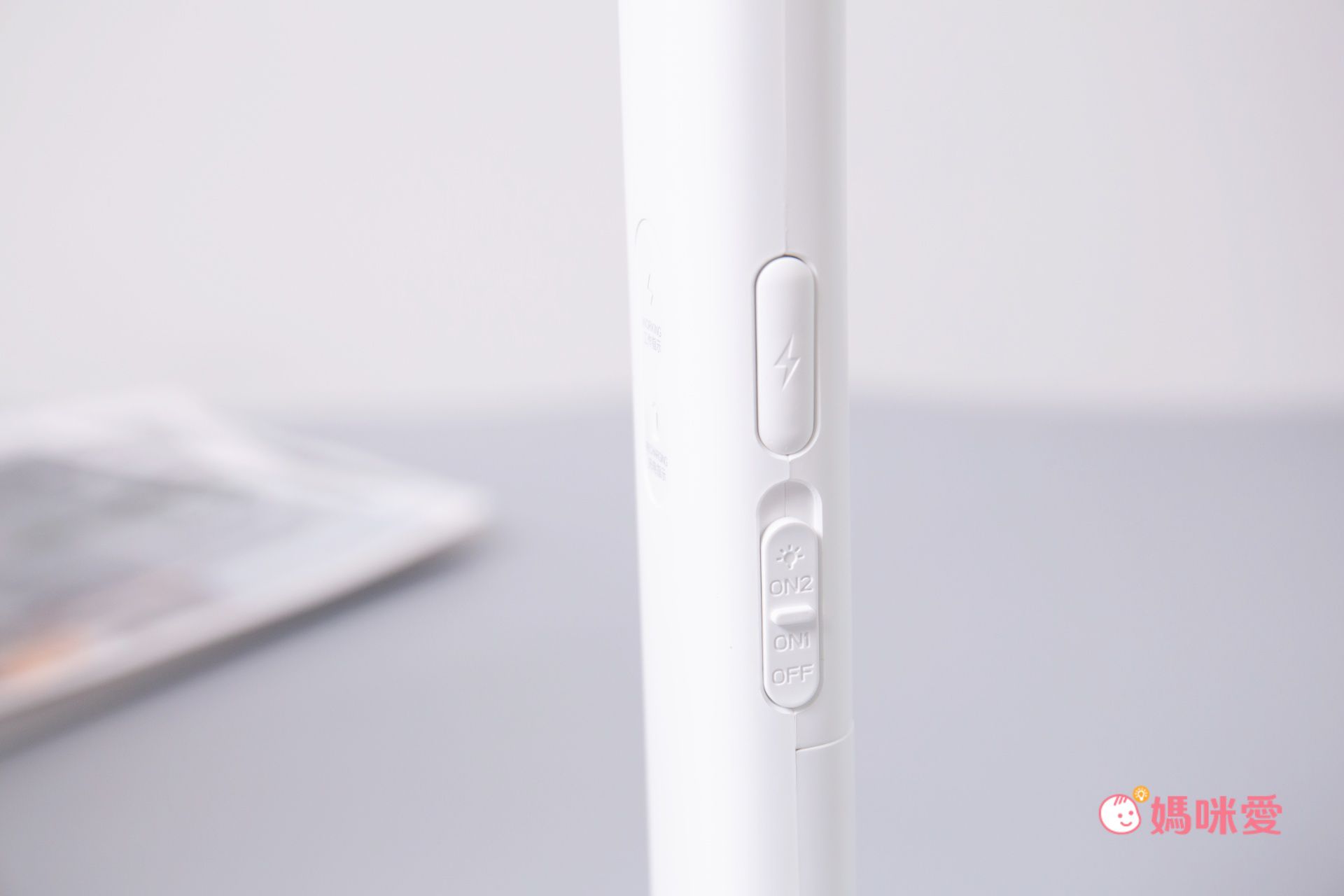 一擊斃殺！【KINYO】可伸縮折疊/日夜兩用捕蚊電蚊拍