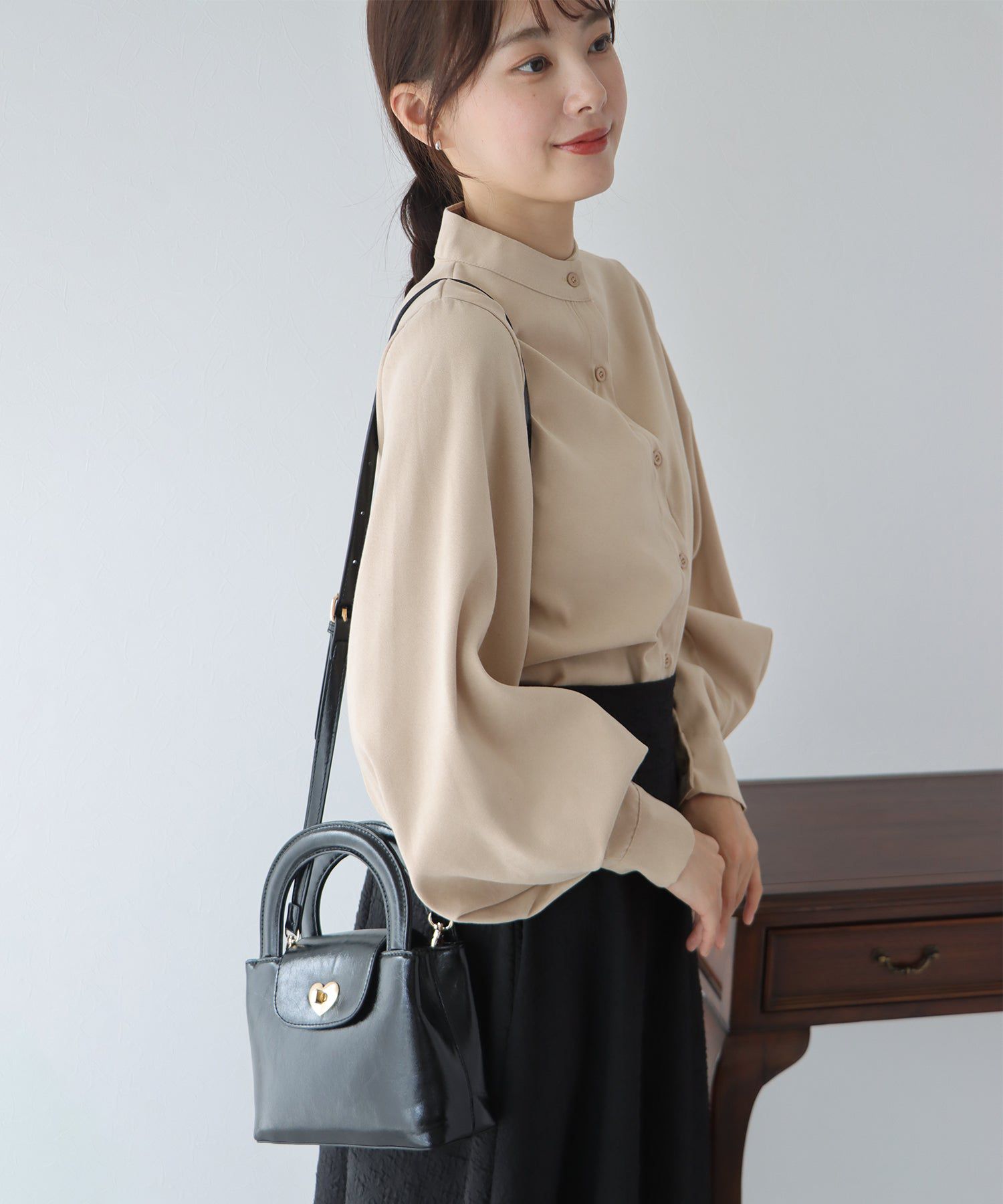 日本 BLUE EAST - 2WAY愛心金釦皮革肩背包-黑