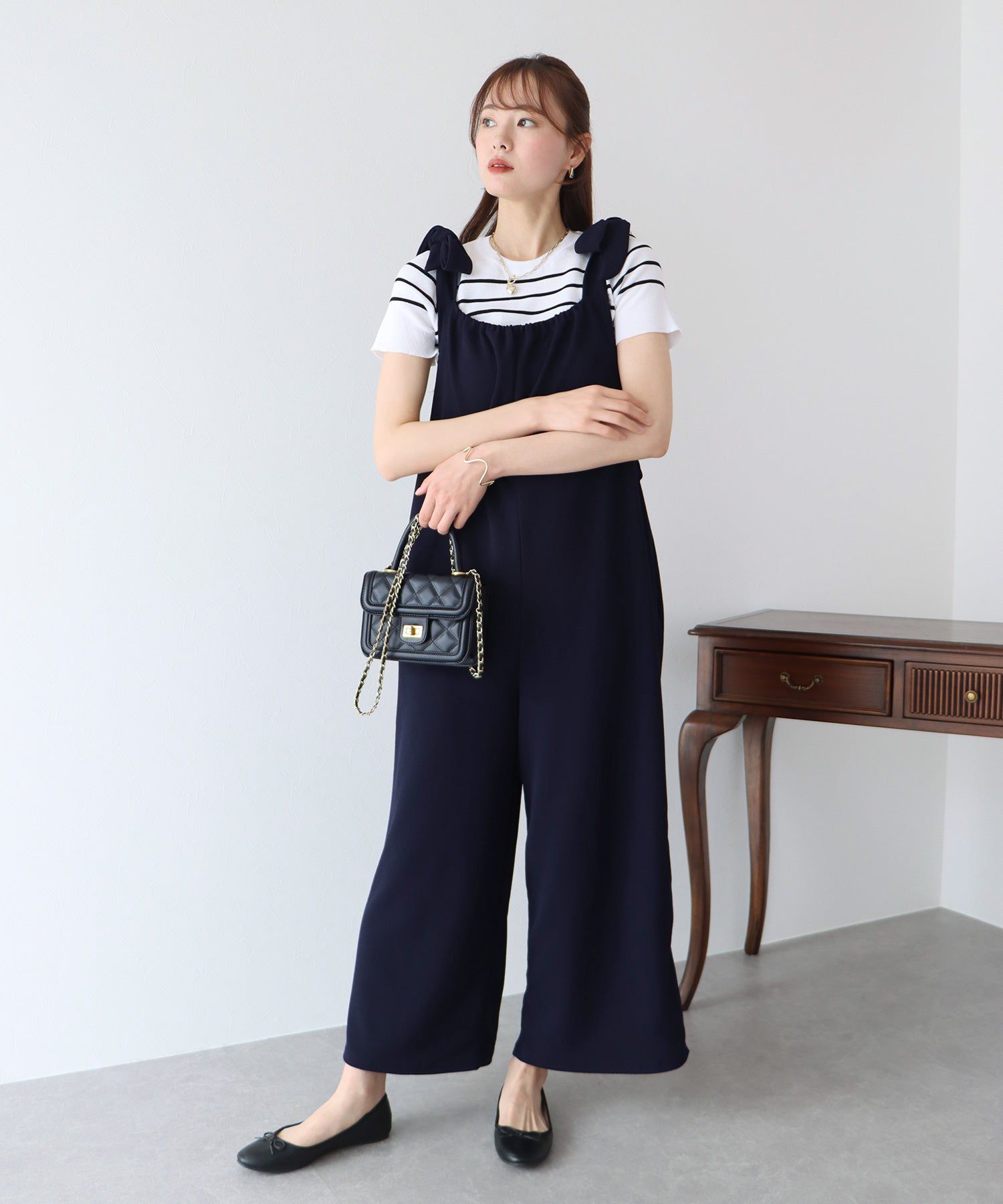 日本 BLUE EAST - 休閒扭結垂墜連身褲-水藍