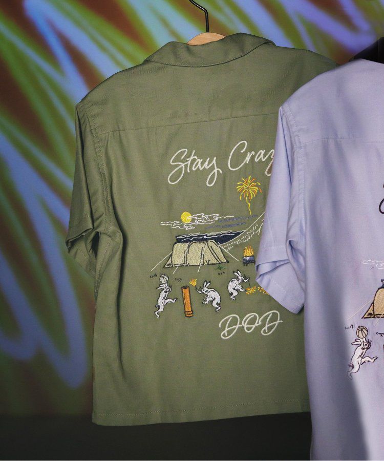 日本 BREEZE - 聯名款 露營風刺繡印花短袖襯衫-軍綠