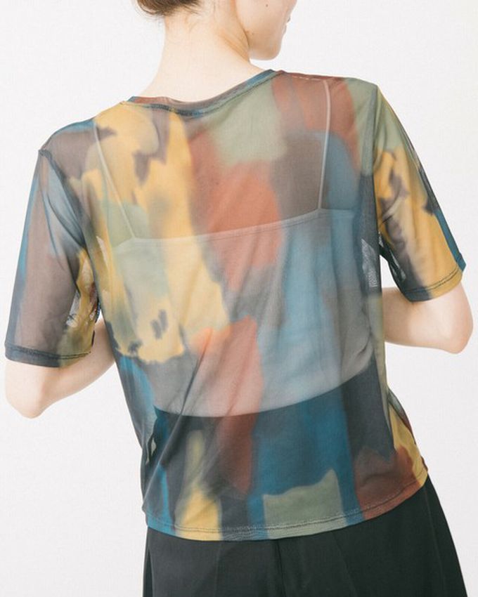 日本 gleam - 水彩暈染風透膚薄紗短袖上衣-黑灰系