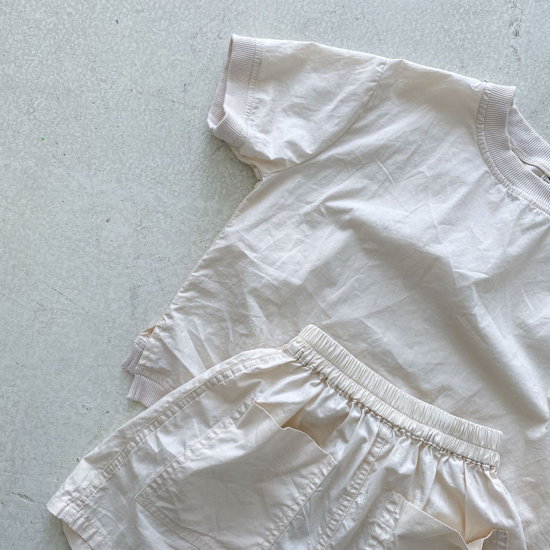 質感素色圓領口袋套裝-咖啡色