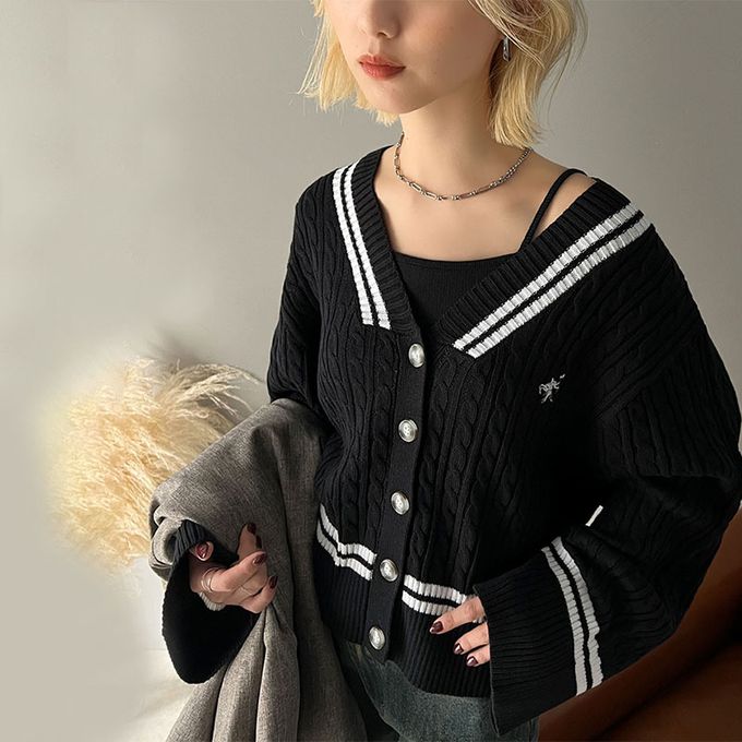 日本 Classical Elf - 顯瘦大V領麻花線條針織寬袖開襟衫-黑