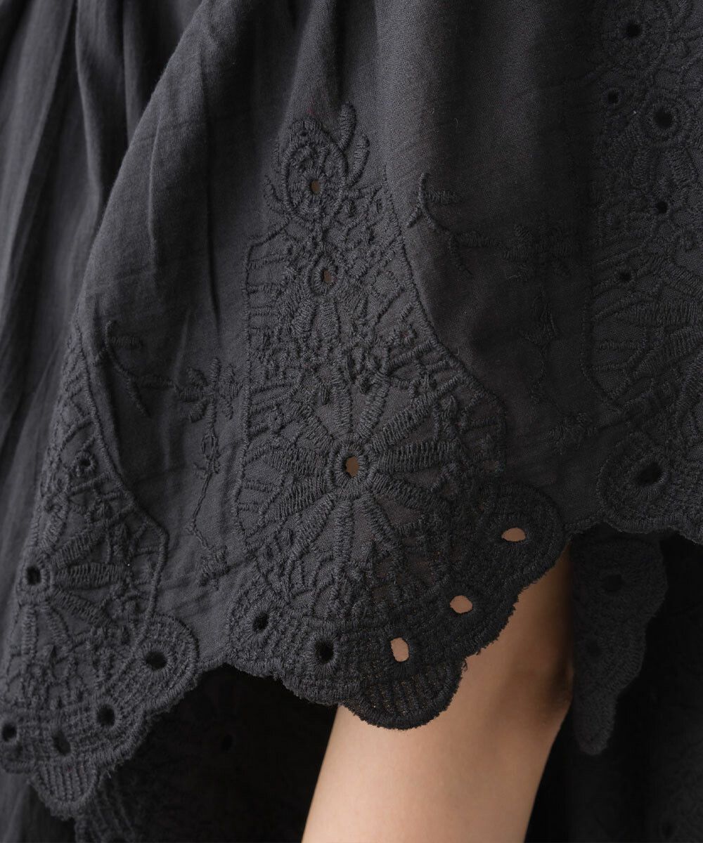 日本女裝代購 - 文藝刺繡大波浪寬鬆短袖上衣-經典黑