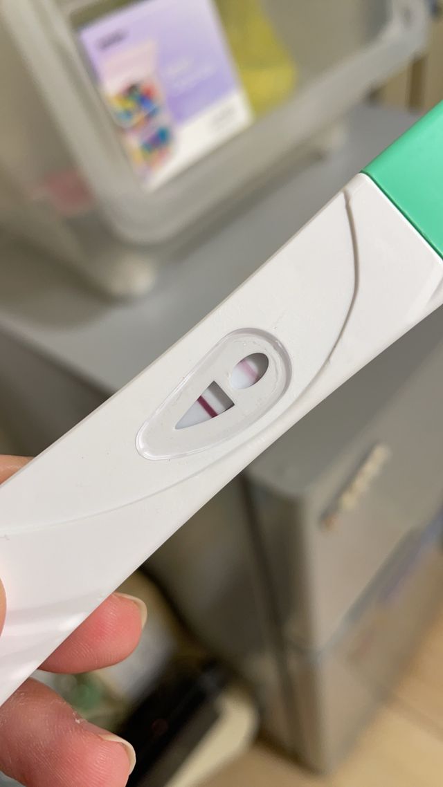 這的確有懷孕…我驗兩次 他給我的感覺就是我就是沒懷孕 你就是子宮外孕的感覺，從昨天到現在因為擔心都沒睡好…真的好緊張又好難過，照不到的話真的是胚胎還太小嗎，在等一個禮拜？