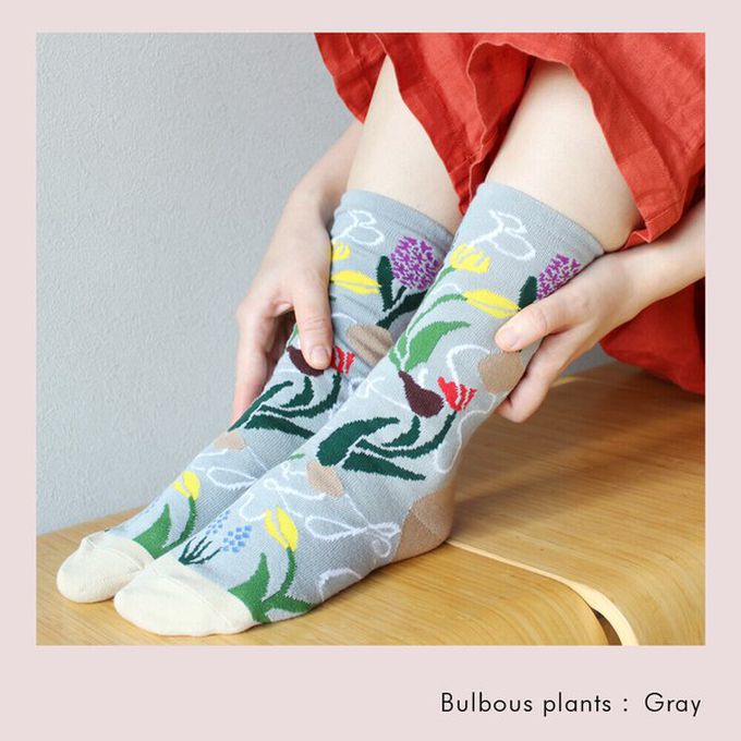 日本女裝代購 - 日本製 唯美花卉風長襪-球根植物-淺灰 (23-25cm)