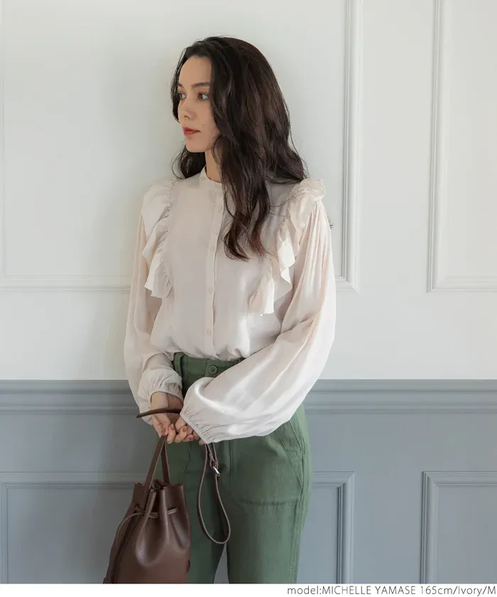 日本 COCA - 荷葉邊光澤緞面長袖襯衫-簡約黑