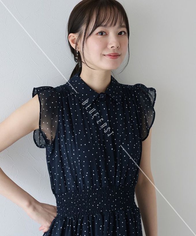 日本 BLUE EAST - 甜美雪紡束腰小荷葉短袖洋裝-碎花-米杏 (M)