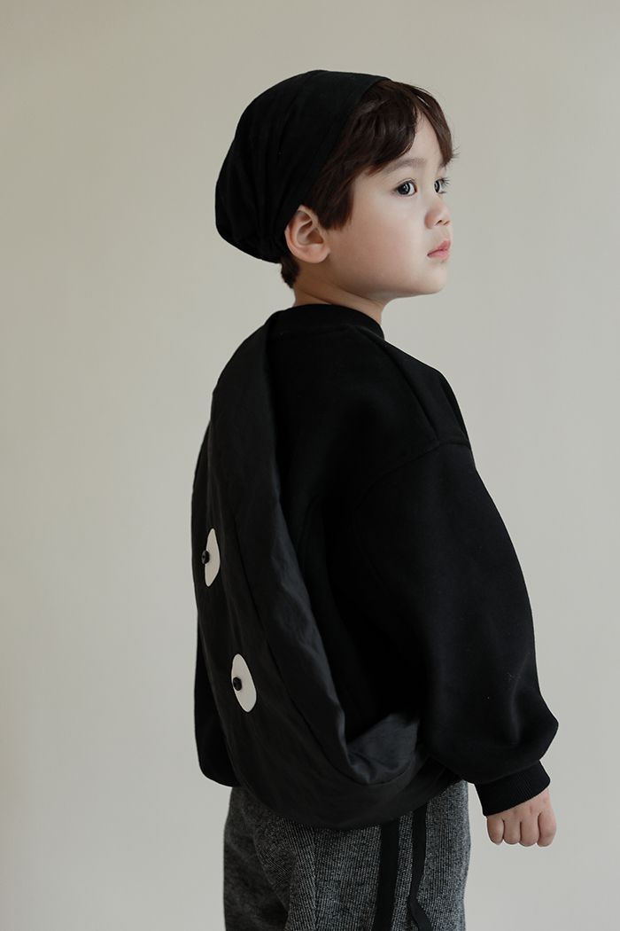 TONGMO - (加絨)圓領長袖上衣/大學T-大眼睛-黑色