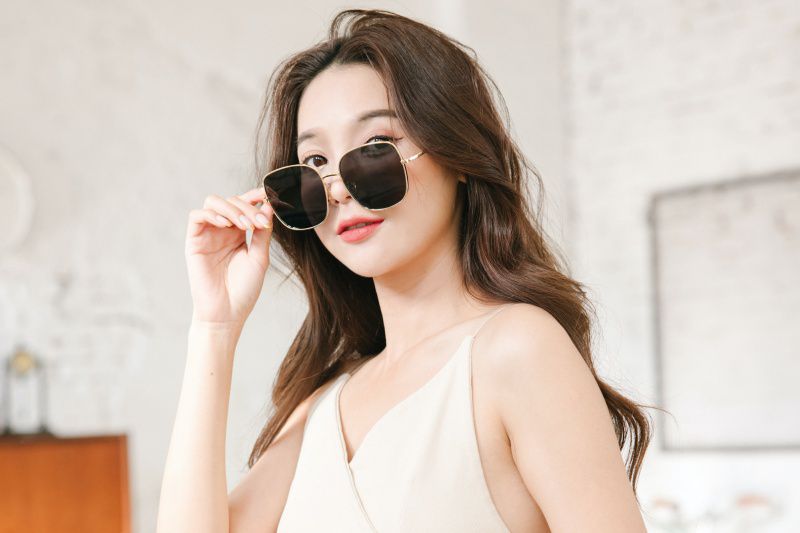 ALEGANT - 韓系超人氣品味黑微方金框墨鏡│UV400太陽眼鏡