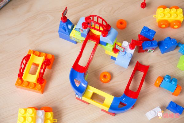 3 in 1 益智積木學習桌 ✖ 軌道滾球積木【獨家現省優惠】↗