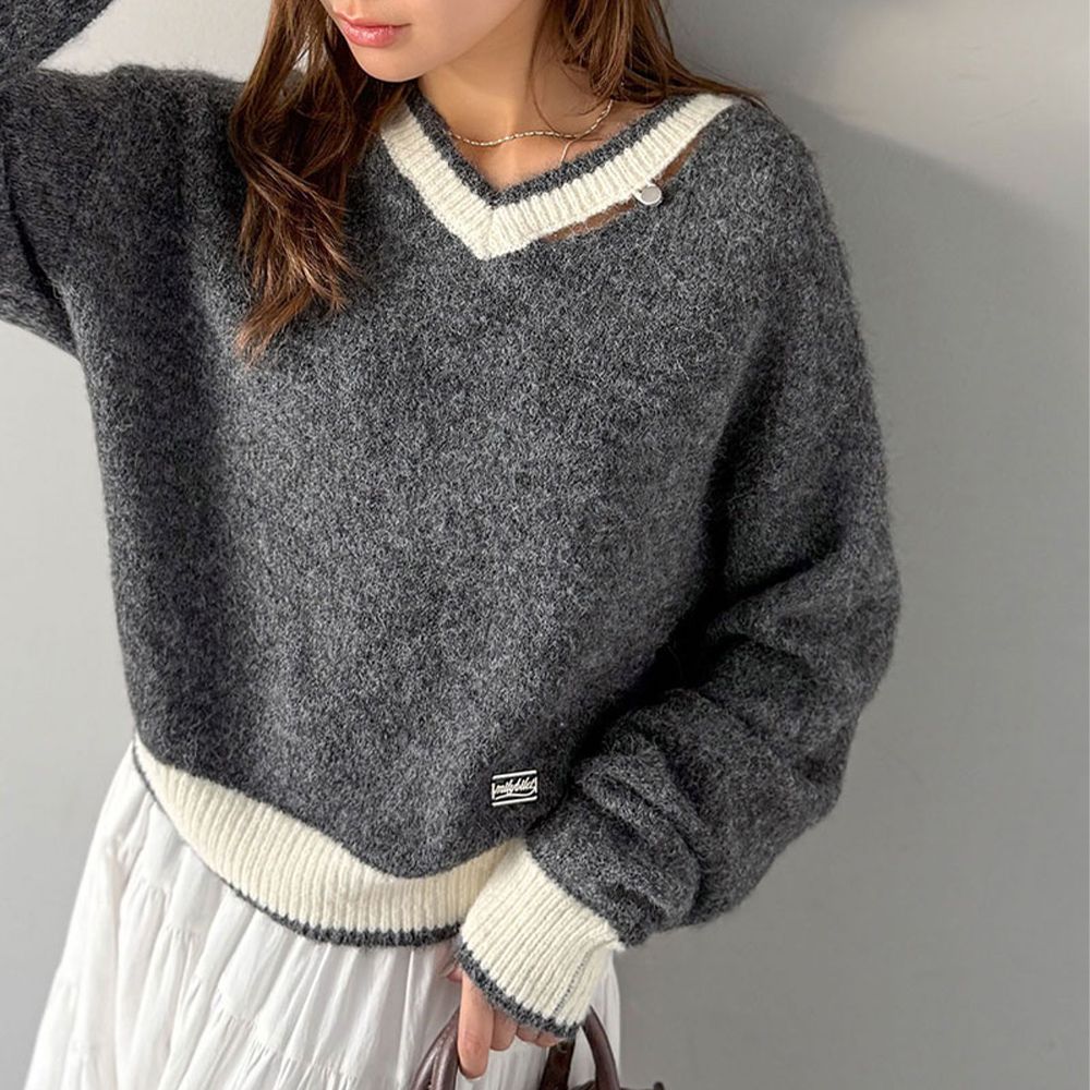 mily bilet 迷人鎖骨V領簡約針織上衣-炭灰