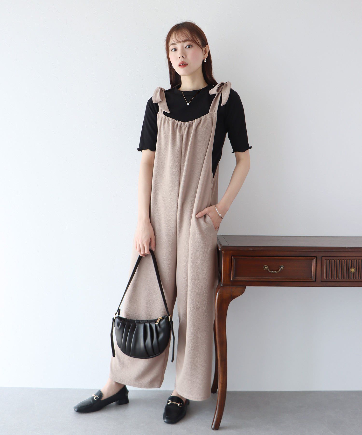 日本 BLUE EAST - 休閒扭結垂墜連身褲-水藍