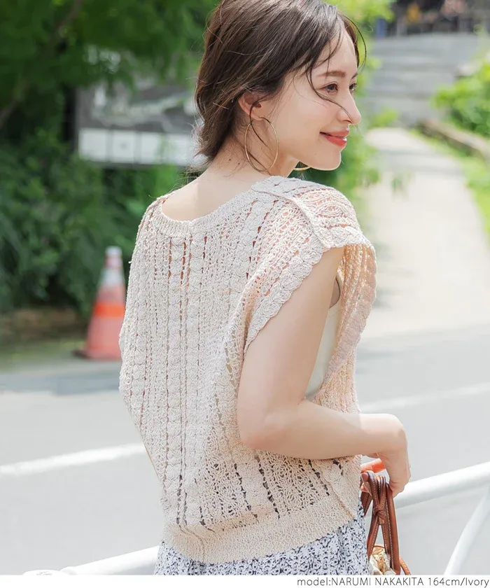 日本 COCA - 清新花朵鉤針小背心-米杏