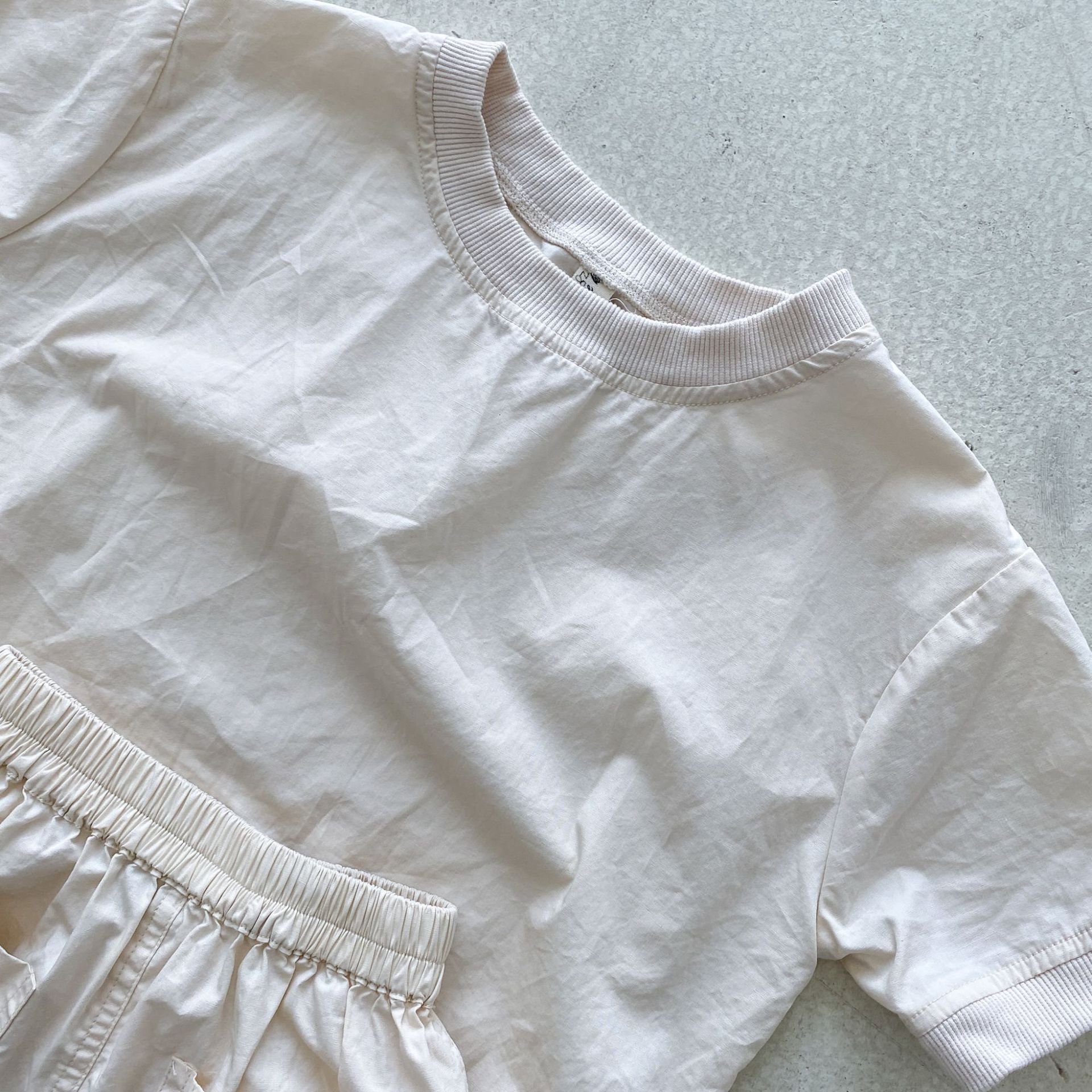 質感素色圓領口袋套裝-咖啡色