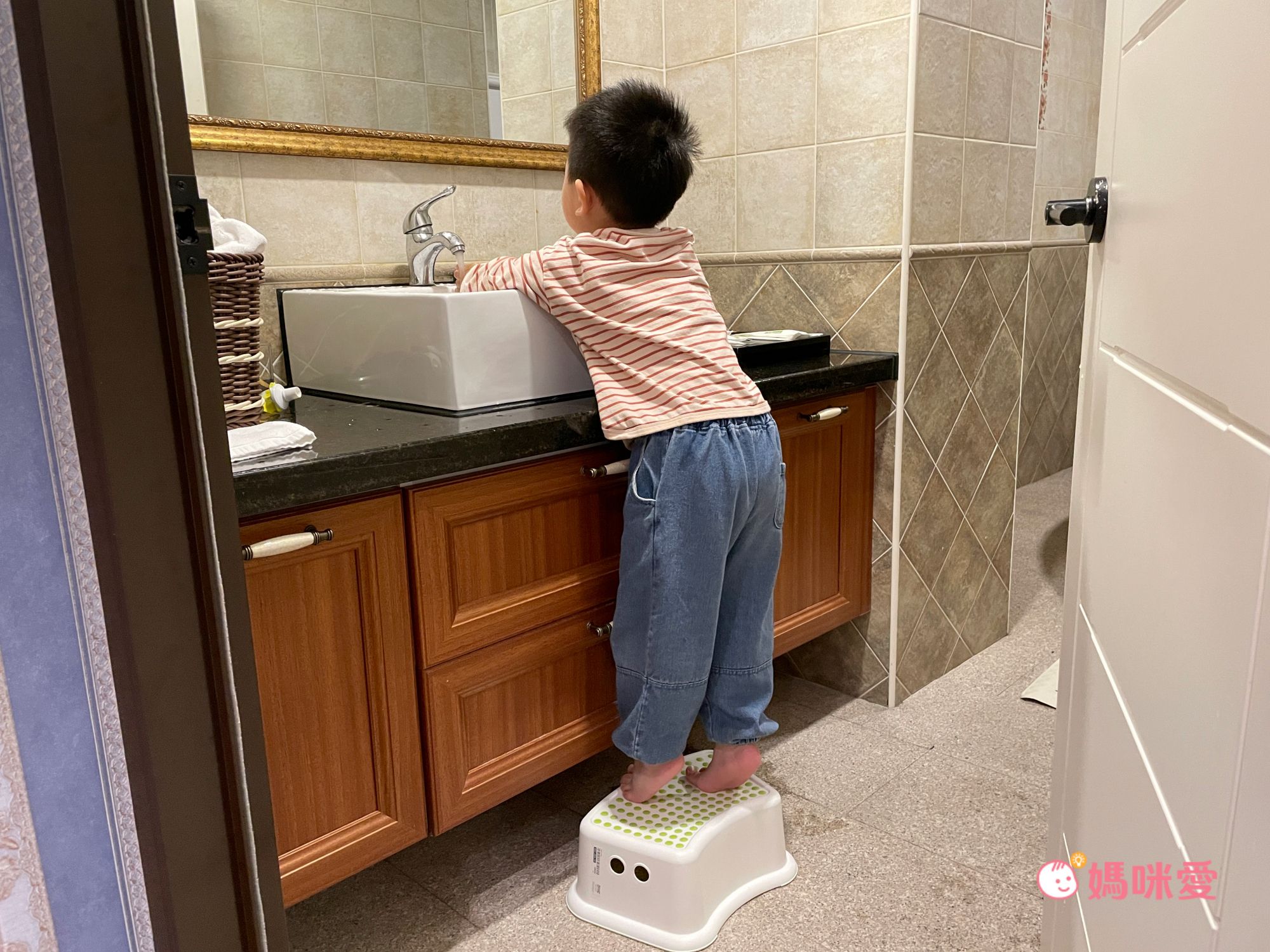 親子泡湯首選【礁溪白宮渡假勝地】大草皮/大湯池/遊樂設施