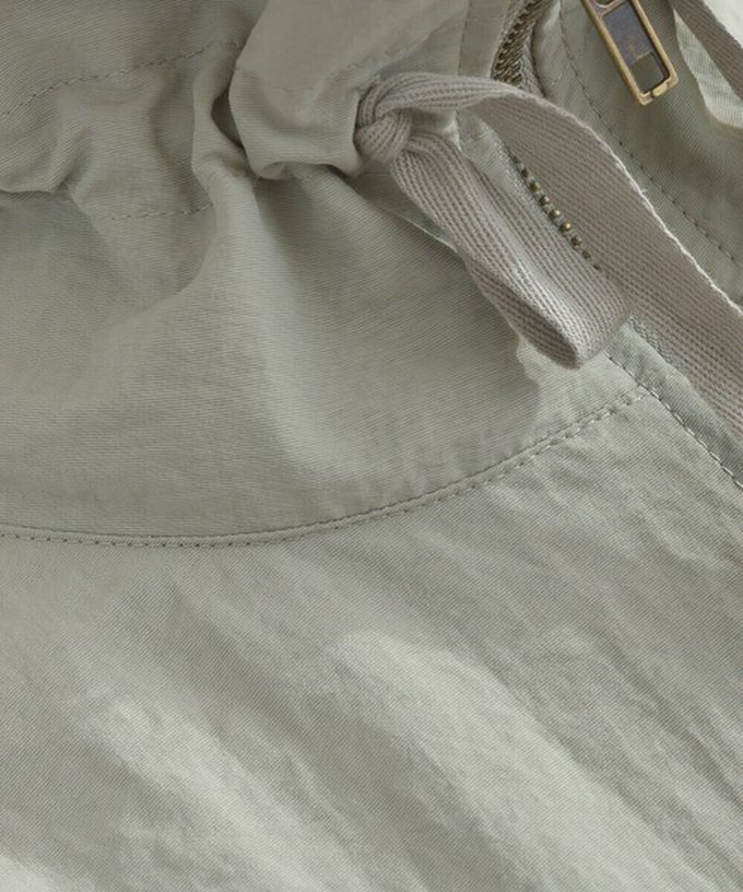 日本 Lupilien - 輕盈俏麗特色領尼龍短版薄外套-煙燻藍