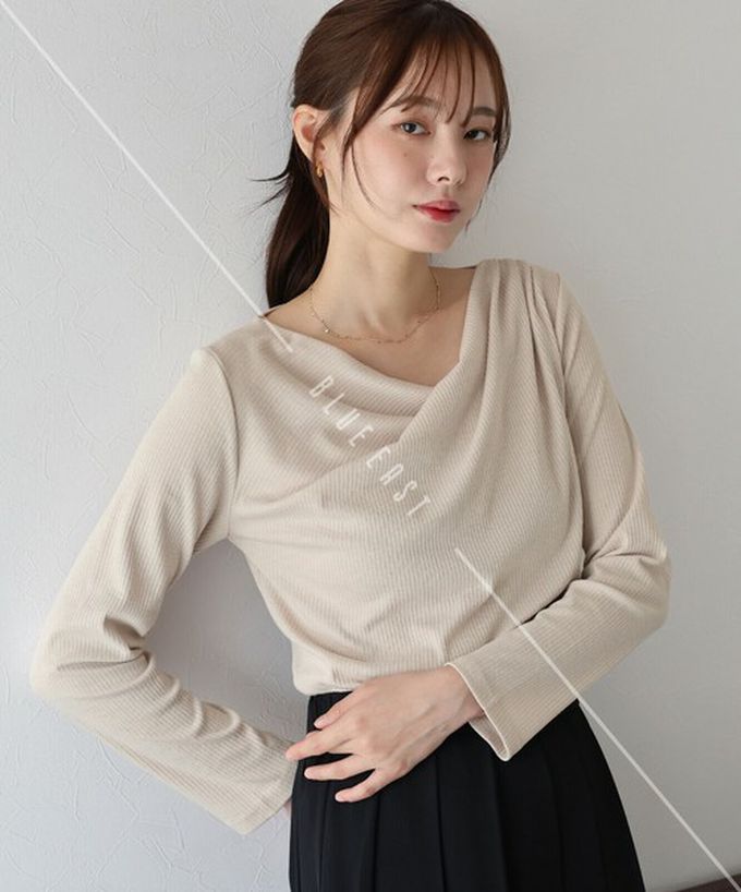 日本 BLUE EAST - 顯瘦V領垂墜感羅紋長袖上衣-淺卡其