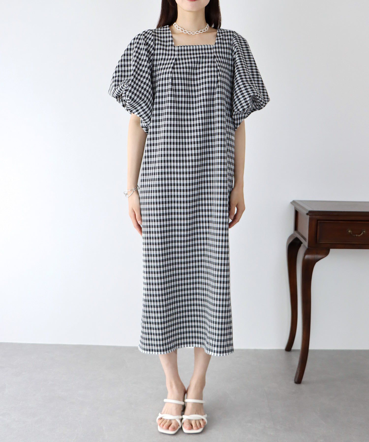 日本 BLUE EAST - 文藝方領大泡泡袖洋裝-格紋-黑