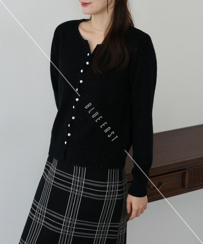 日本 BLUE EAST - 氣質交替珍珠扣針織上衣/開襟衫-黑