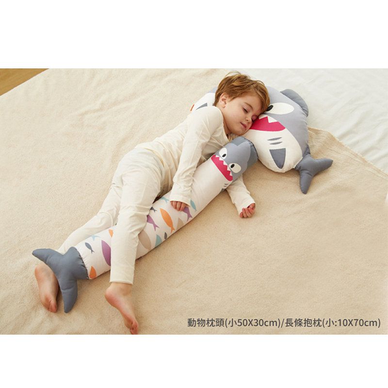 正韓Hello HiZoo - 純手工製多功能防蟎抗菌兒童長條抱枕/靠枕/睡眠輔助枕/側睡抱枕(小款)-天王鯊