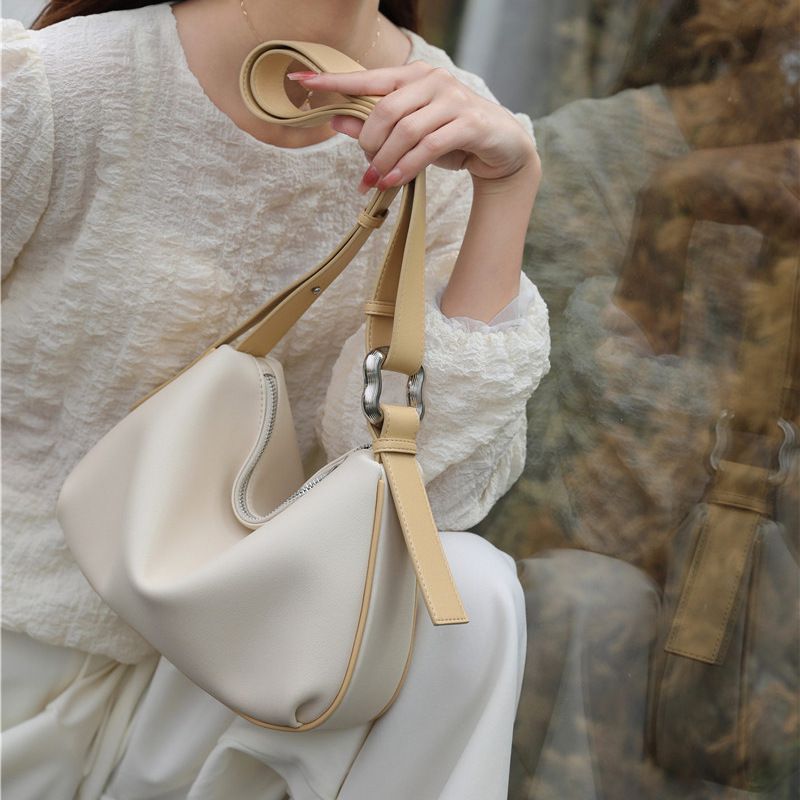 高質感時尚軟牛皮肩背包-白+棕 (28x6x20cm)