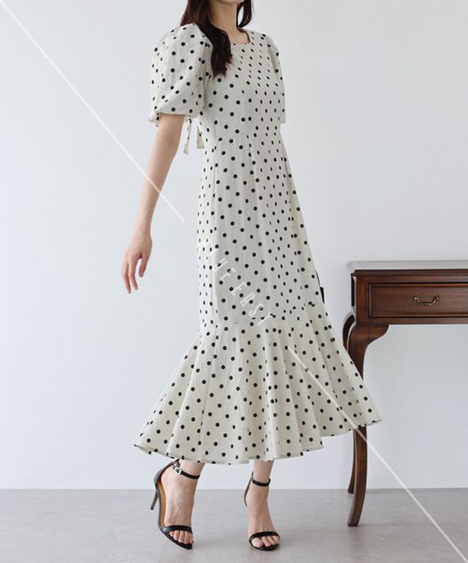 日本 BLUE EAST - 優雅方領後綁帶泡泡袖魚尾洋裝-格紋-黑 (M)