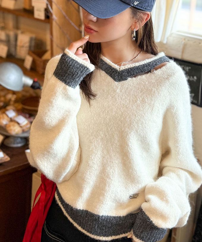 日本 Classical Elf - mily bilet 迷人鎖骨V領簡約針織上衣-咖啡棕