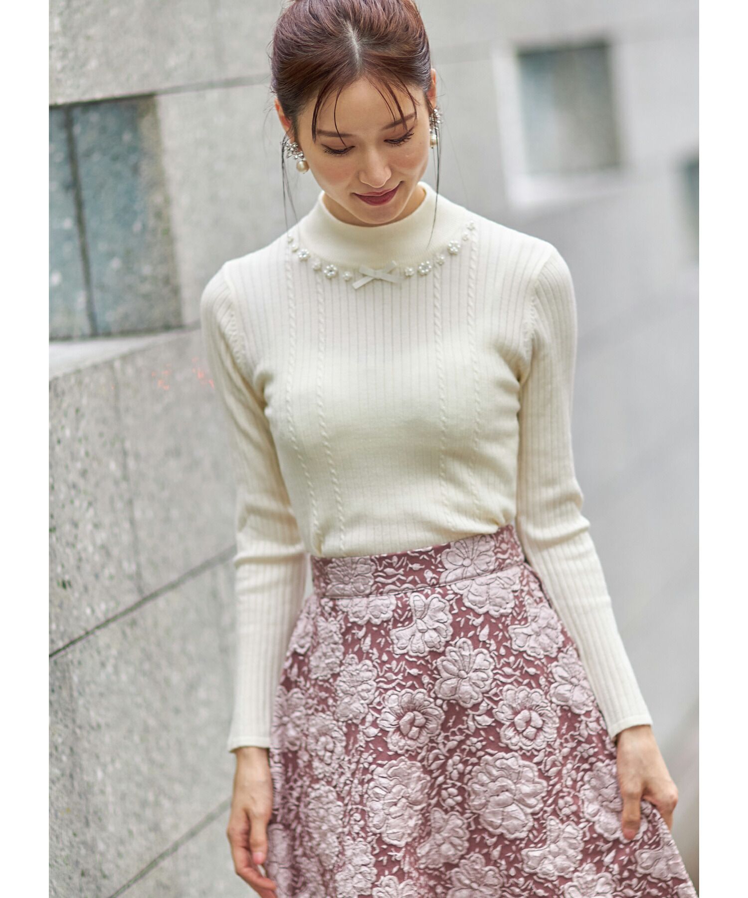 日本 tocco-closet - 氣質珍珠花朵針織上衣-奶油杏