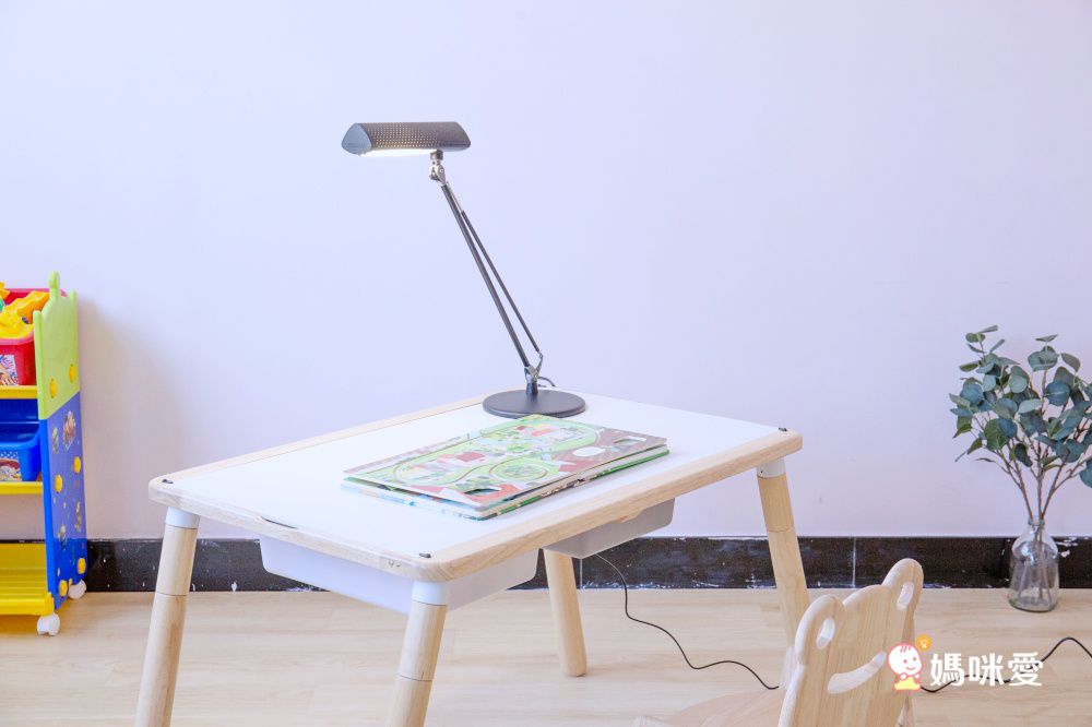 美國 Sylvania LED 不眩光閱讀檯燈