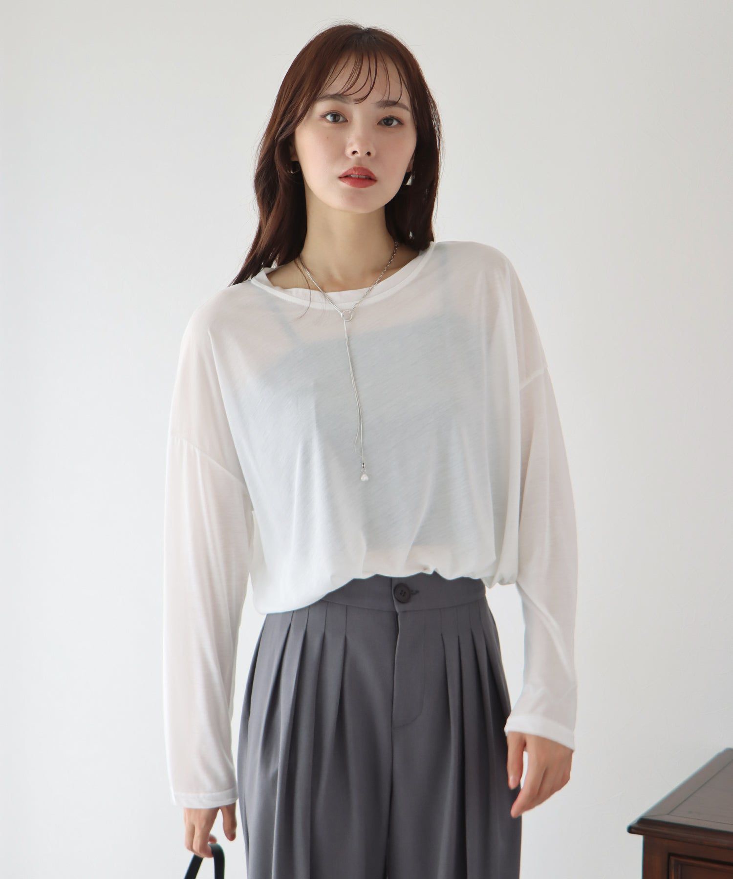 日本 BLUE EAST - 柔軟薄透落肩長袖上衣-粉