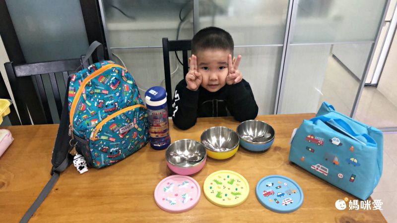 KOM - 台灣製316不鏽鋼兒童隔熱碗(附匙)-恐龍-黃-矽膠上蓋