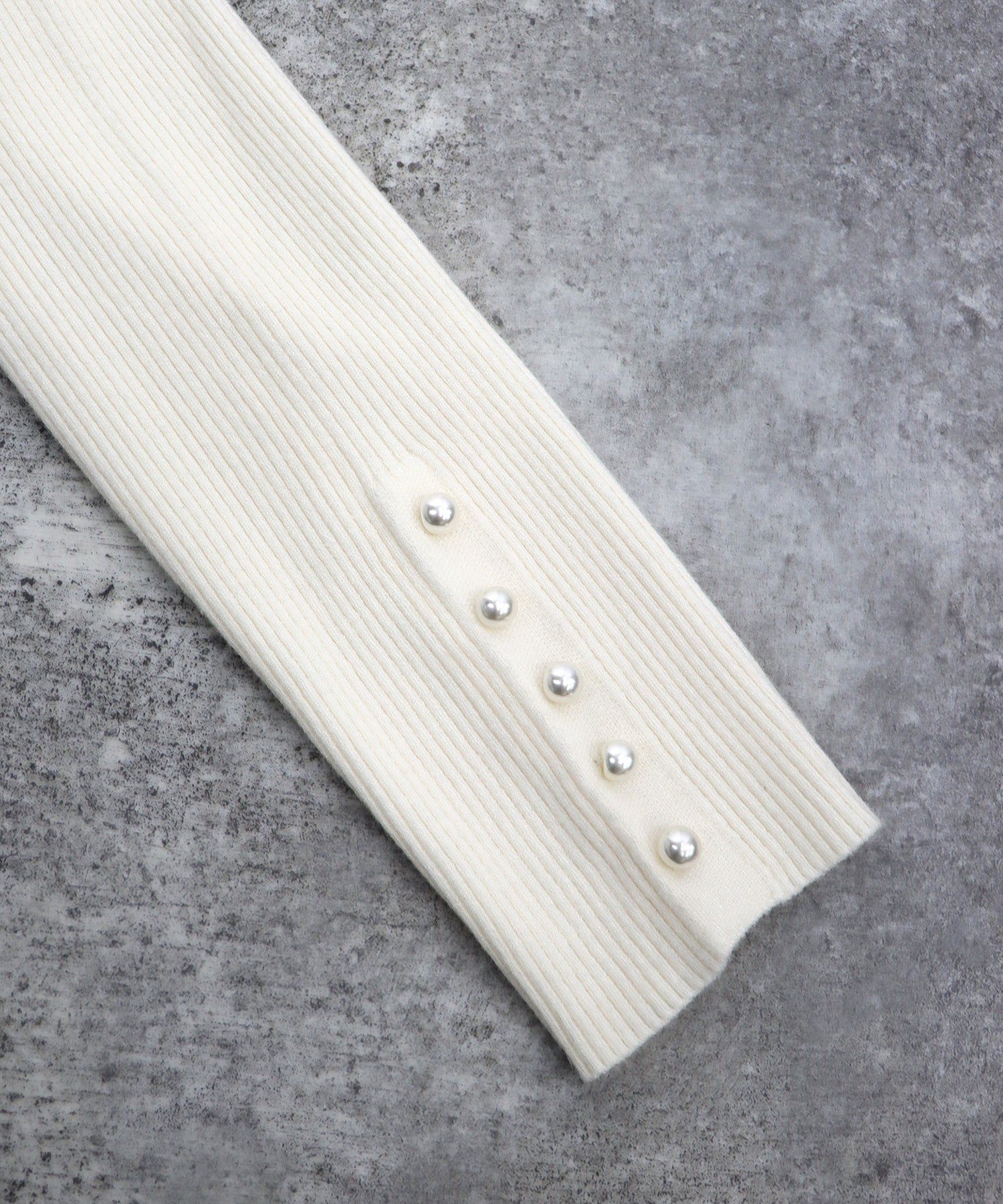 日本 BLUE EAST - 珍珠釦高領羅紋針織上衣-寶藍