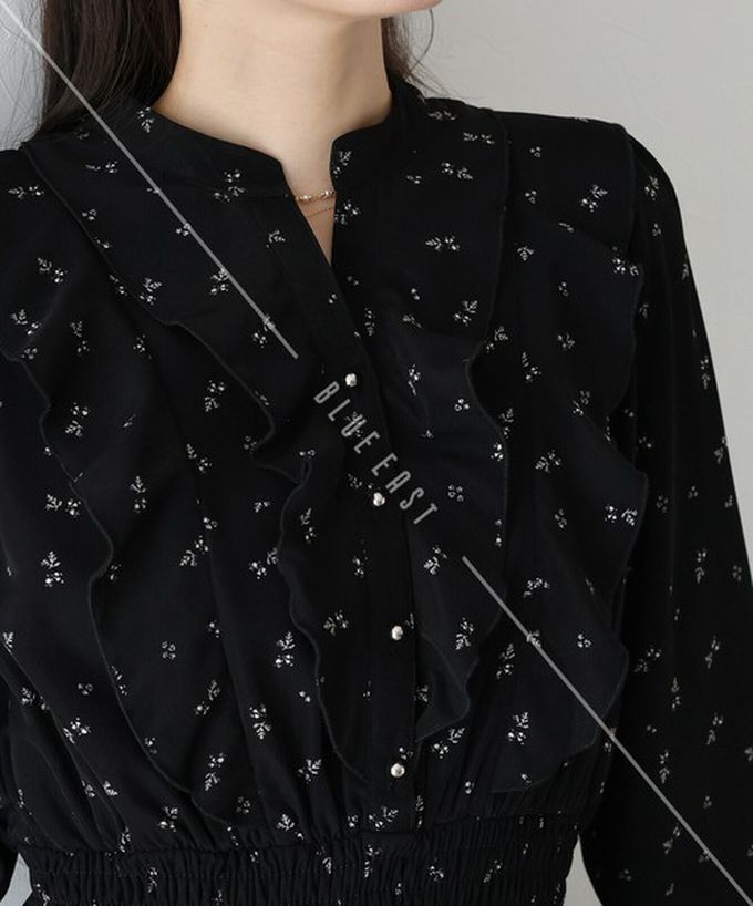 日本 BLUE EAST - 成熟摺邊典雅小花束腰長袖洋裝-深灰