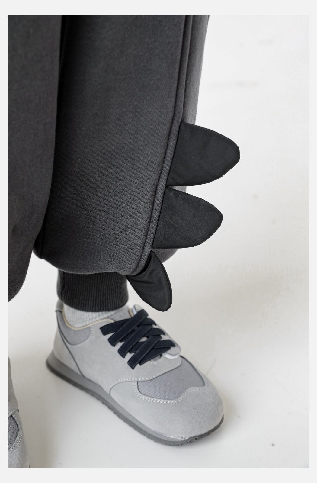 TONGMO - 加厚造型腰鬆緊休閒長褲-恐龍背棘-深灰色