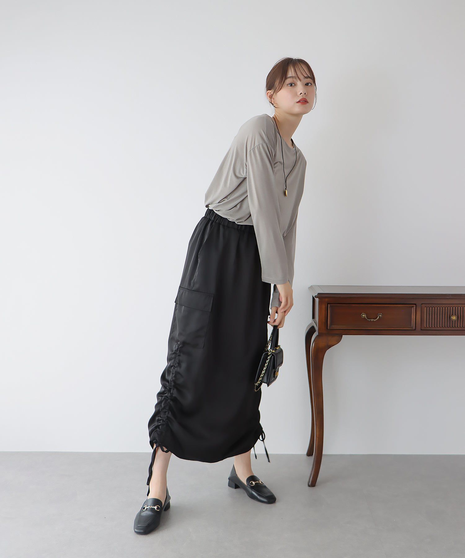 日本 BLUE EAST - 帥氣側抽繩工裝裙-深灰