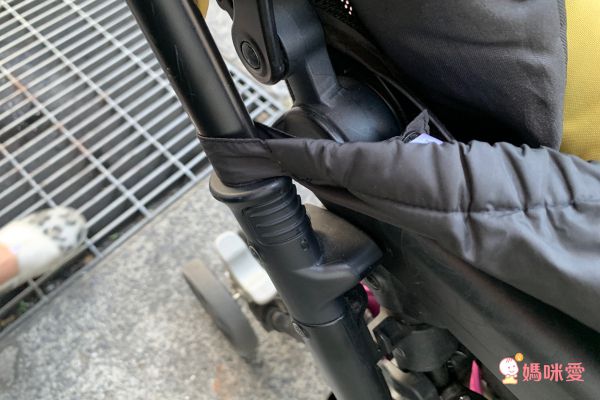 akachan honpo - 輕薄羽絨遮罩-黑色 (76×70cm)